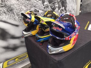 Helmets lourdes